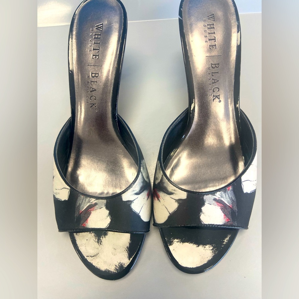 White House black market open toe mule black and floral sandals size 7.5 shoes